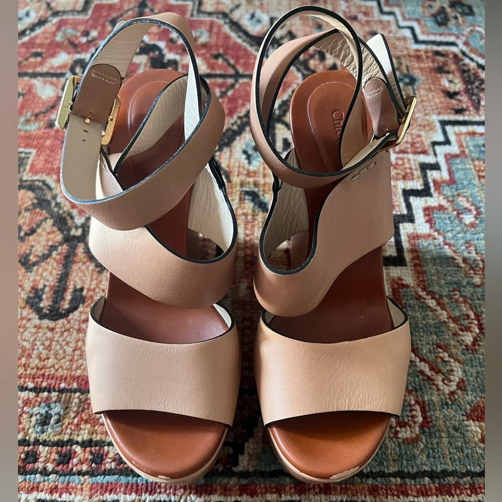 Chloe - Picture 3 of 8